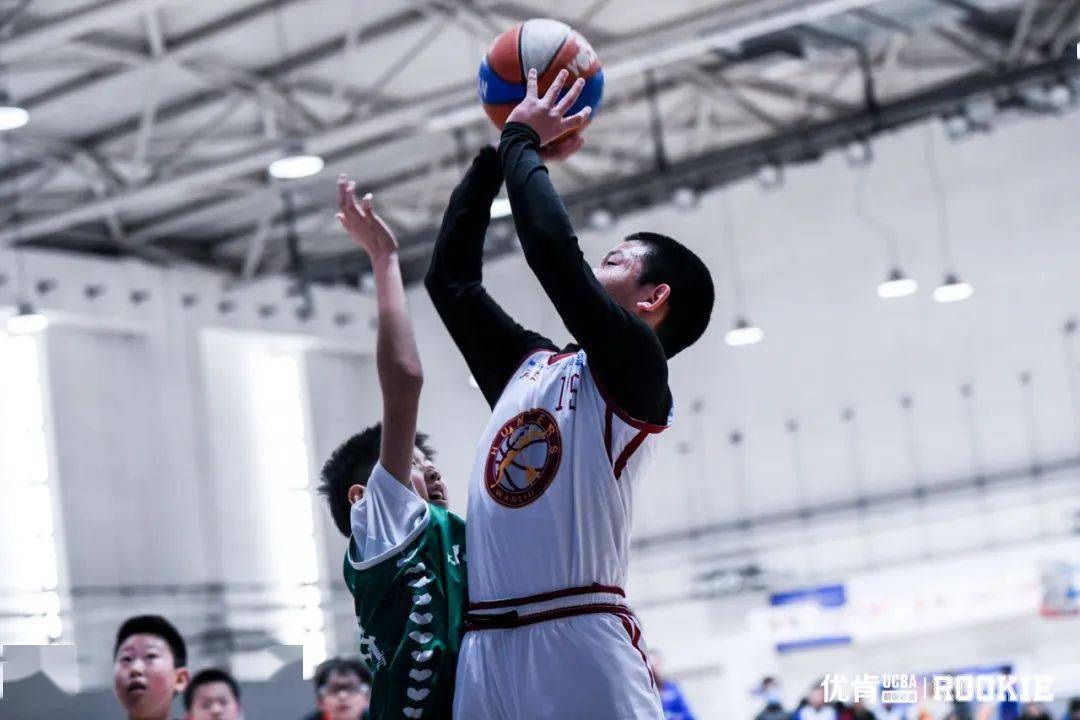 爱游戏体育官方网站-Rookie意外战胜篮网，比赛局势复杂引爆全场！热度持续攀升(宋进义rookie百科)