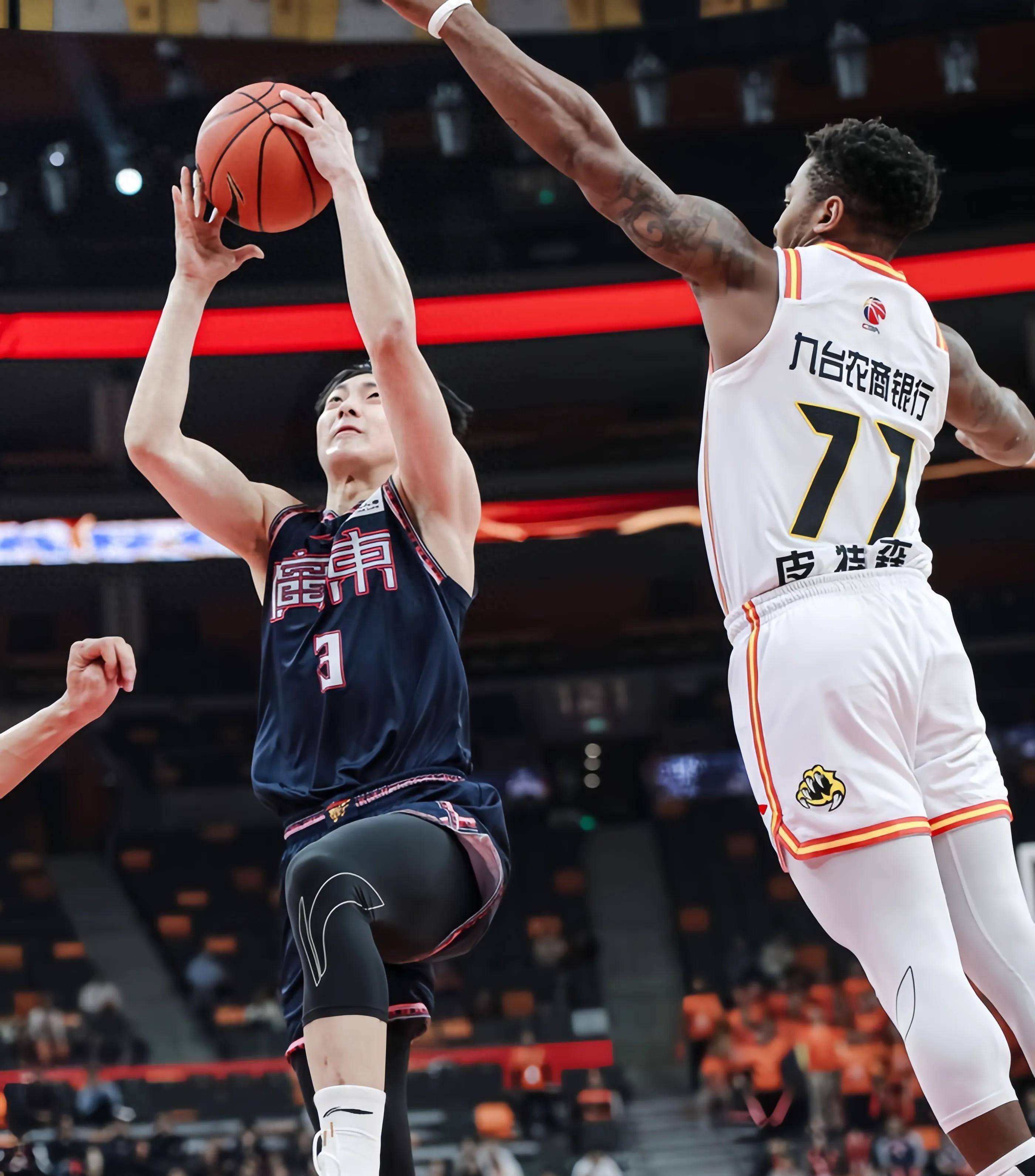 爱游戏体育官方网站-拜仁慕尼黑迎CBA季后赛关键赛，清晨外线爆发，球迷炸锅，细节决定成败的简单介绍