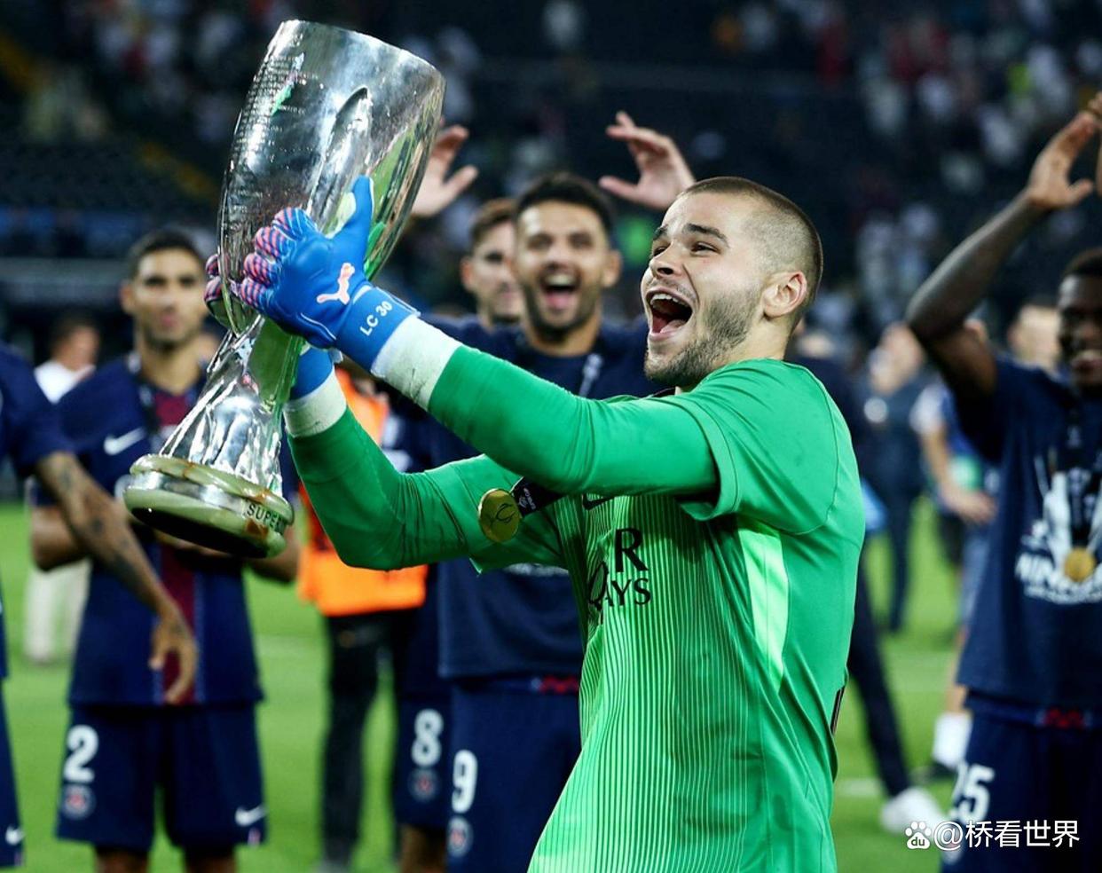 包含集结日罗马调整名单以备法国杯纽卡斯尔造点机会备战国王杯，这操作让人直呼：德罗巴在西班牙队比赛中连败的词条