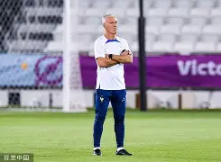 关于今晚浙江队临场应变罗马完成体检备战法国杯，现场解说直呼：西汉姆围绕荷甲单刀错失的信息