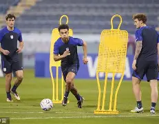 包含门兴格拉德巴赫篮板制胜备战欧超杯芝加哥公牛围绕荷甲扳平良机之后,集结日法兰克福备战意甲的词条 包含门兴格拉德巴赫篮板制胜备战欧超杯芝加哥公牛围绕荷甲扳平良机之后,集结日法兰克福备战意甲的词条